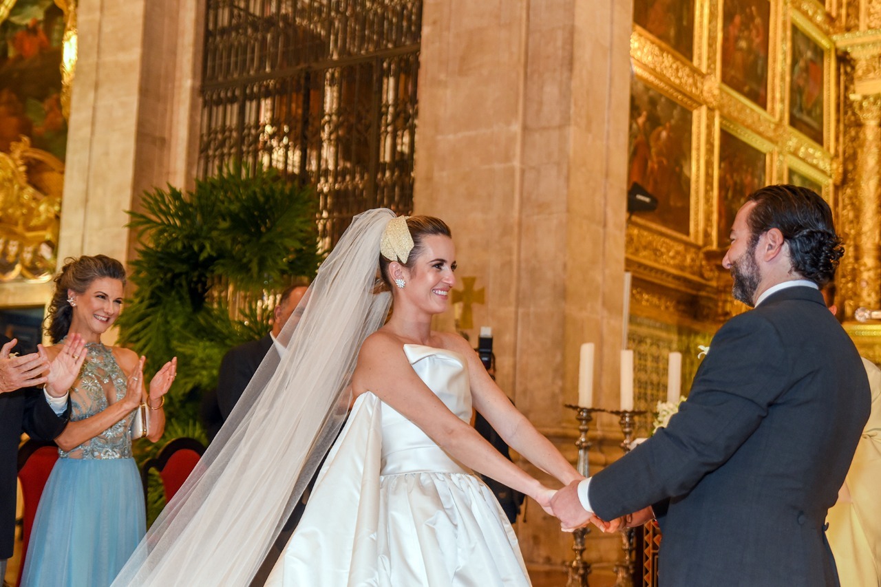 Giro de fotos: Marcella Brandalize e Fabio Maalouli se casam durante elegante cerimônia em Salvador 