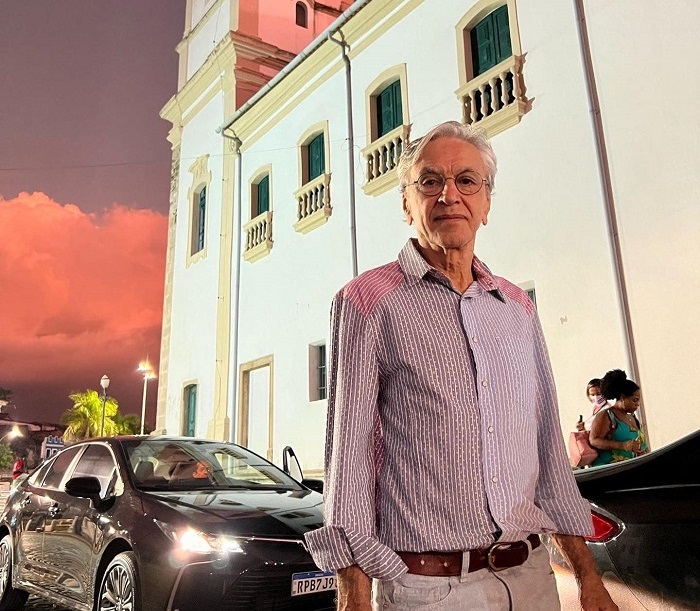 Prestes a completar 80 anos, Caetano Veloso visita cidade onde nasceu na Bahia