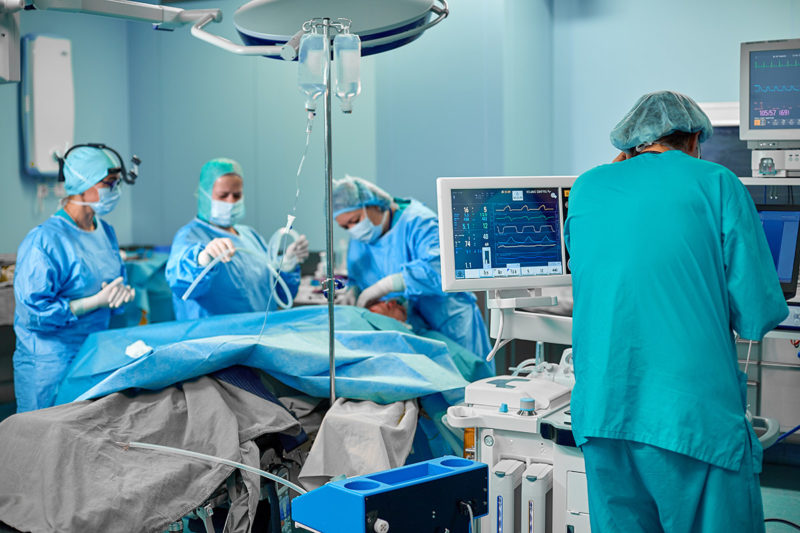 Rui Costa anuncia decreto para que hospitais privados suspendam cirurgias eletivas