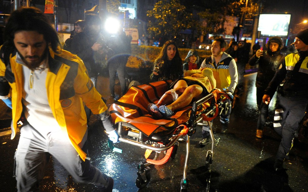 Ataque em boate de Istambul deixa ao menos 35 mortos