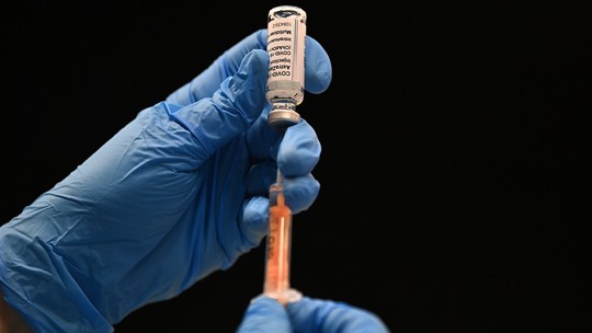 Estudo britânico vai testar combinação de vacinas contra Covid-19