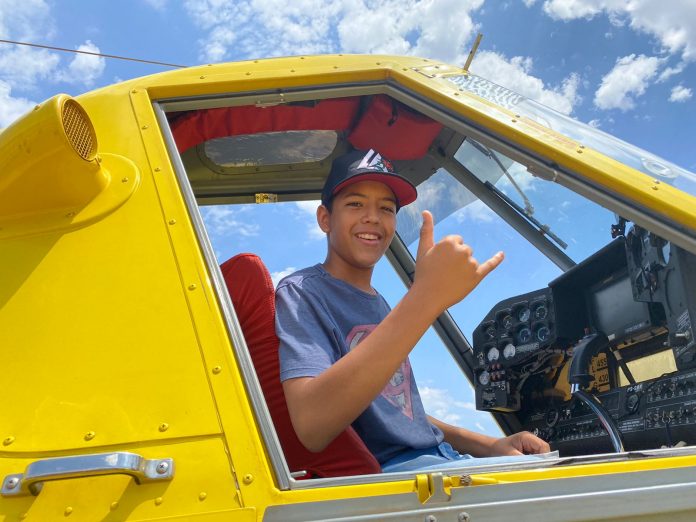 Bombeiros apresentam pilotos e aeronaves para garotos do Oeste baiano