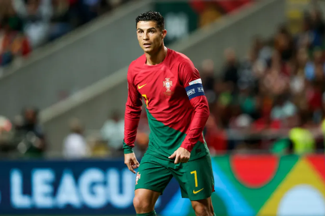 Cristiano Ronaldo se torna o primeiro jogador a marcar em cinco Copas do Mundo