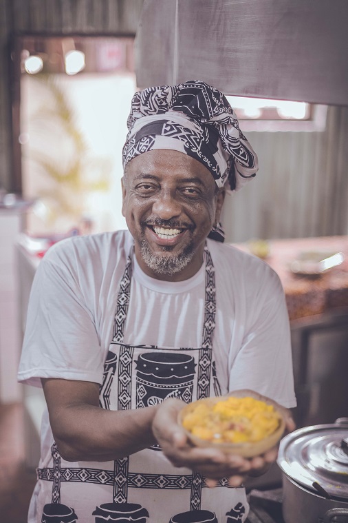 Afrochefe Jorge Washington homenageia Santa Bárbara no último Culinária Musical do ano