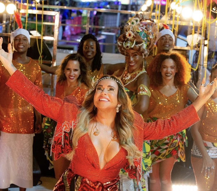 Daniela Mercury dedica desfile de Carnaval a Ivete Sangalo: 'Ivetinha, só foi um dia ruim'