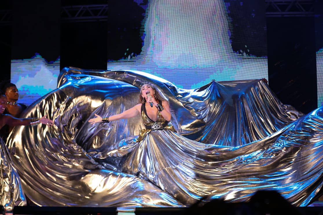 Giro de fotos: Daniela Mercury retorna aos palcos de Salvador com show no Pelourinho