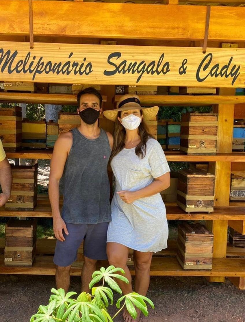 Ivete Sangalo e Daniel Cady estão criando abelhas sem ferrão em Praia do Forte 