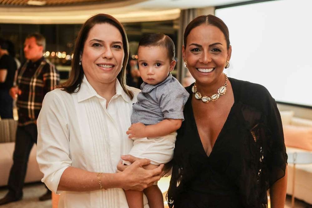 Denise Bezerra comemora aniversário em Salvador