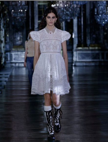 Dior apresenta coleção de inverno com desfile no Palácio de Versalhes