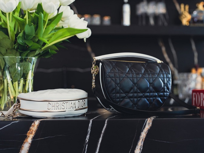 Dior apresenta coleção de bolsas inspirada no sportwear