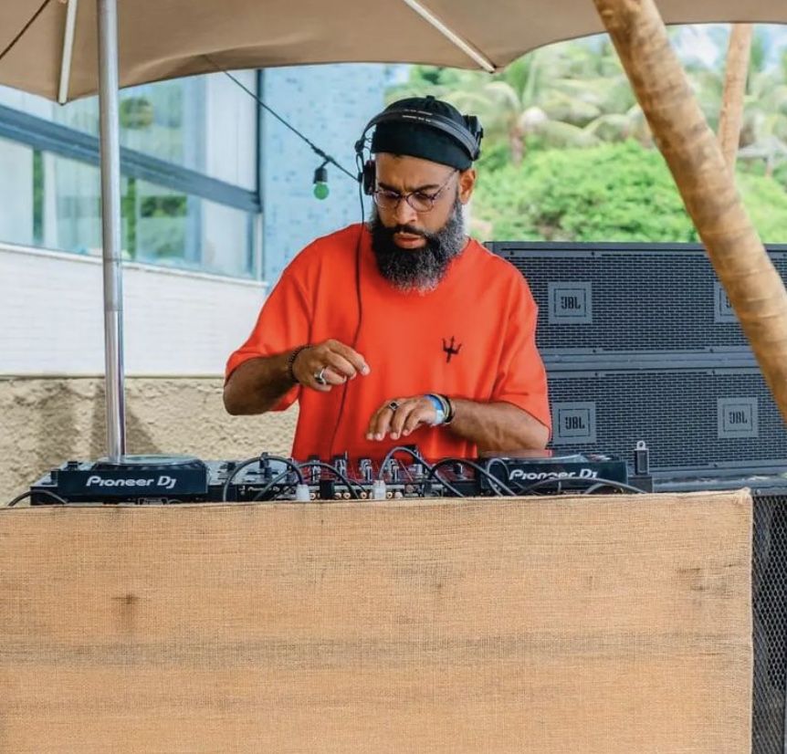 DJ Riffs anima fim de tarde da PI.ZZA do Rio Vermelho, com música, drinks e comidinhas