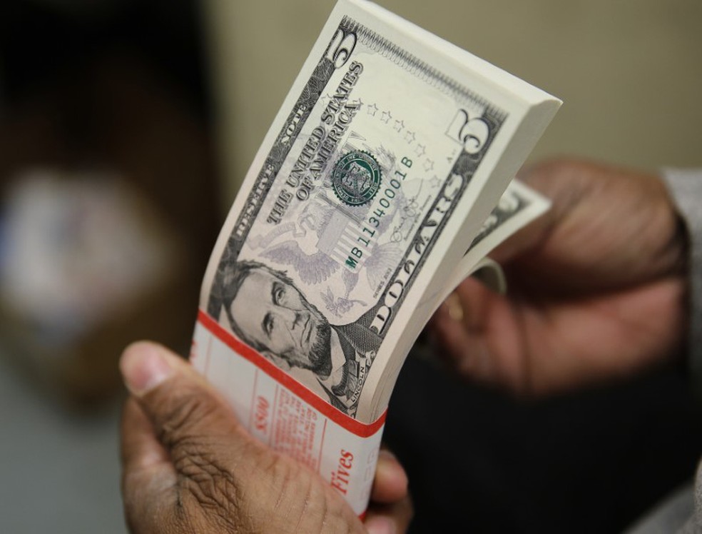 Dólar atinge maior alta desde a criação do real