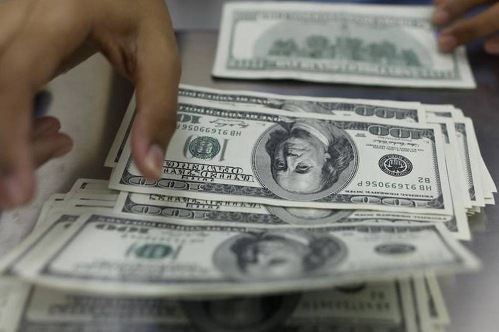 Dólar fecha a R$ 3,18 em janeiro, maior queda mensal em 6 meses