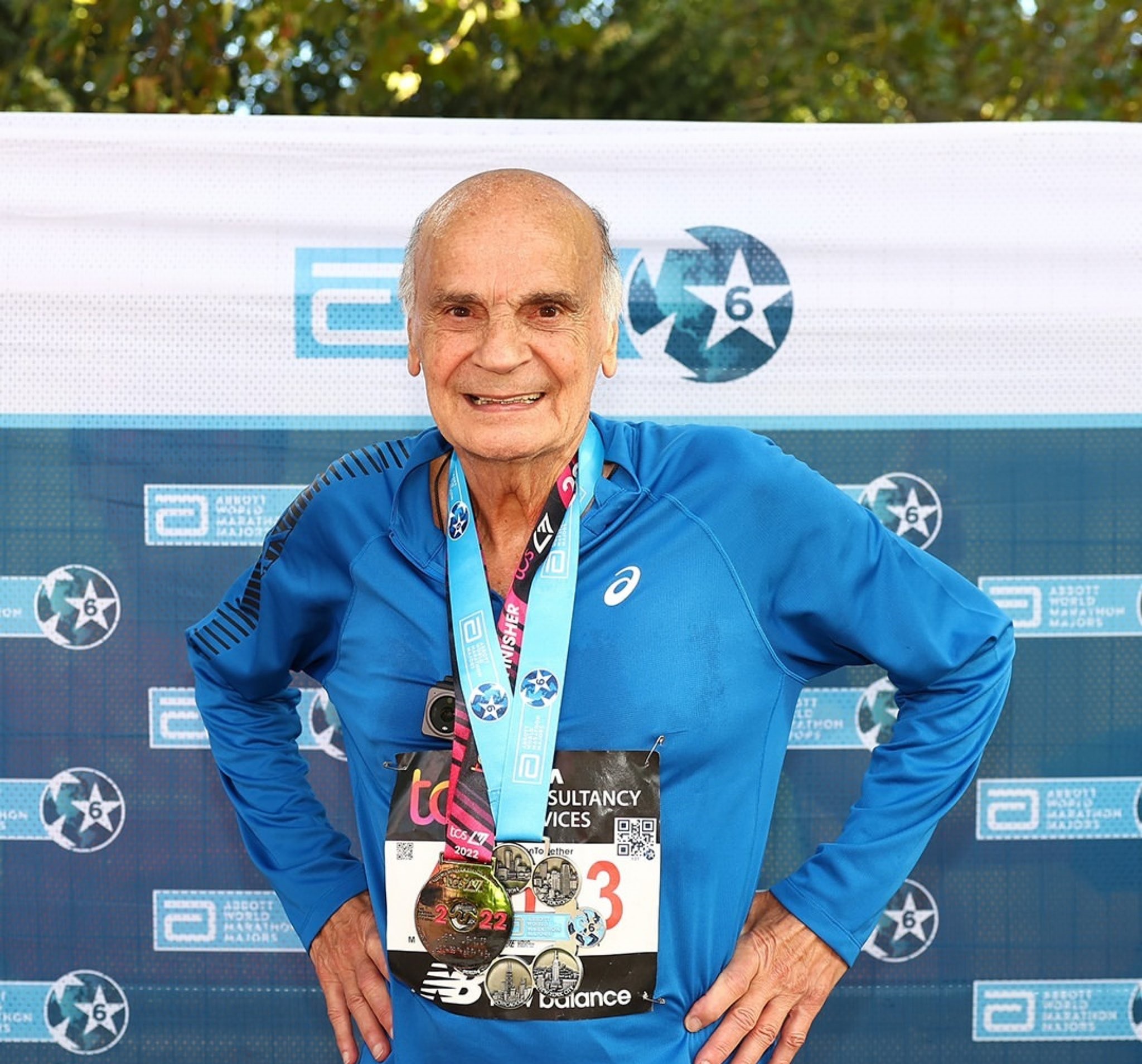Maratonista aos 79 anos, Drauzio Varella se torna atleta mais velho a ganhar a Six Star Medal
