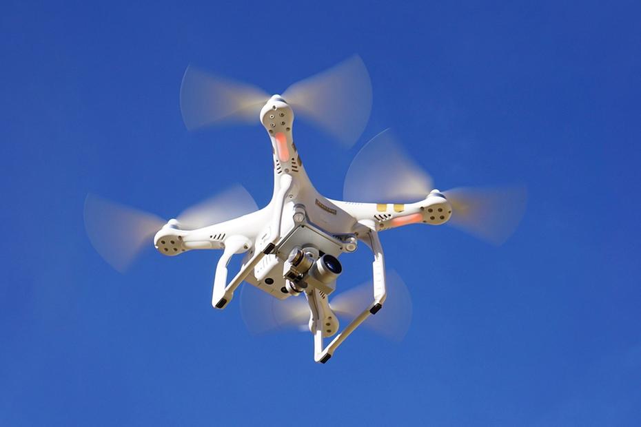 Prefeitura do Rio vai usar drone com alto-falante contra aglomerações