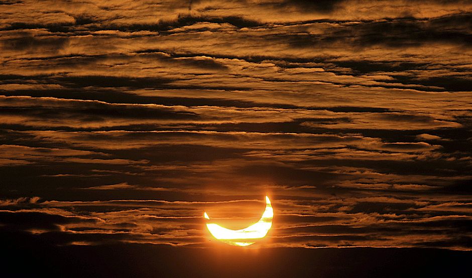 Eclipse cobre 12% do sol nesta segunda em Salvador