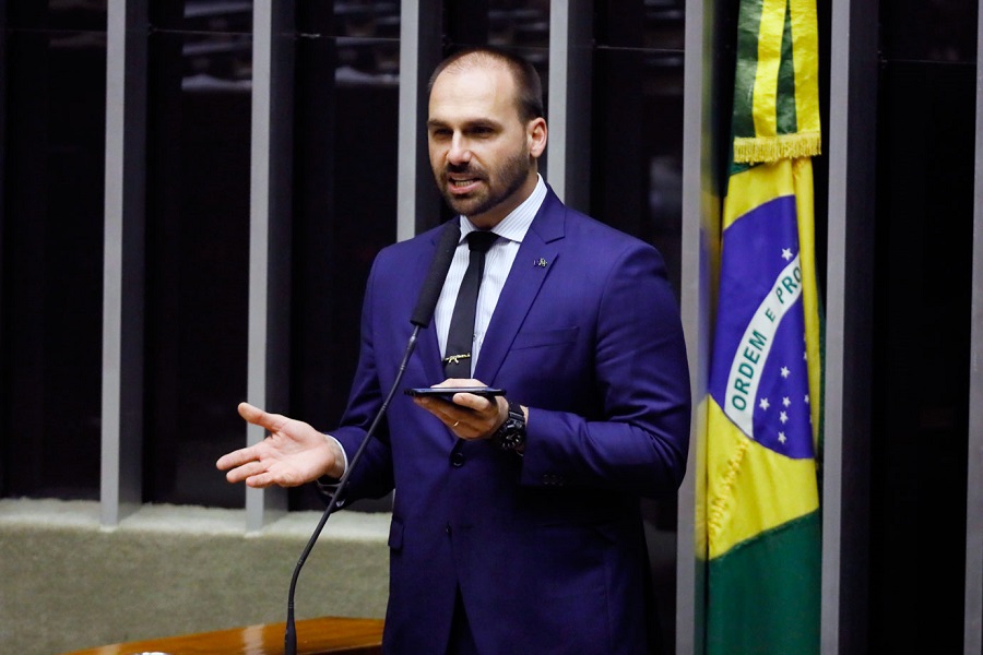 Eduardo Bolsonaro testa positivo para Covid-19
