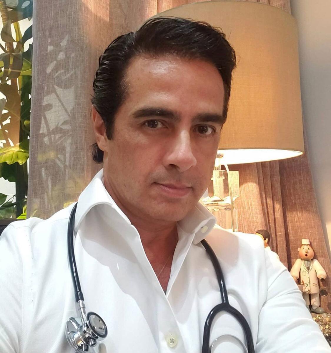 Médico que operou Ivete passa final de semana em Salvador; veio de carona no jato da artista 