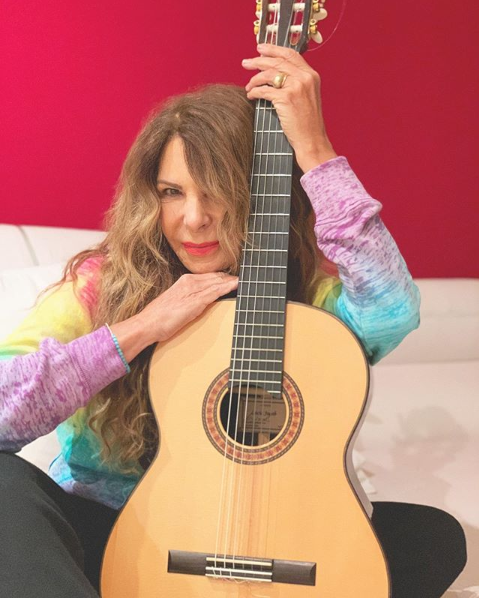 Elba Ramalho promove live show junino com maiores sucessos da carreira