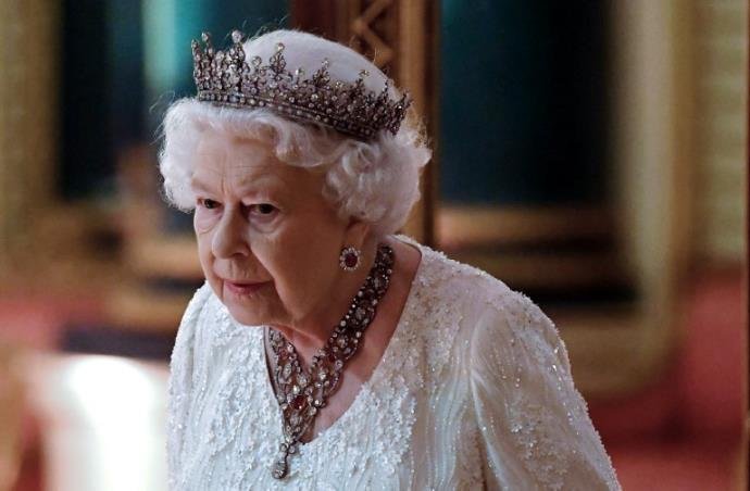 Rainha Elizabeth II prepara para deixar o trono. Vem saber!