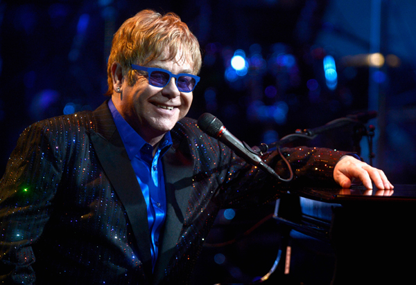 Elton John assina trilha sonora do musical "O Diabo Veste Prada"