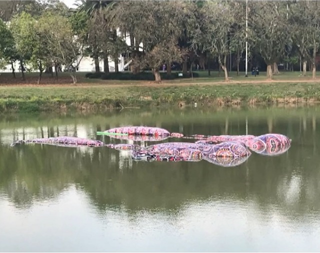 Pane elétrica no Parque Ibirapuera murcha obra inflável exposta na Bienal de São Paulo