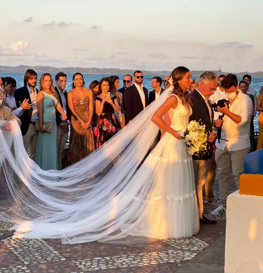 Giro de fotos: Cerimonial Loreto, na Ilha dos Frades, foi cenário do casamento de Marcela Varjão e Cesinha Cavalcanti