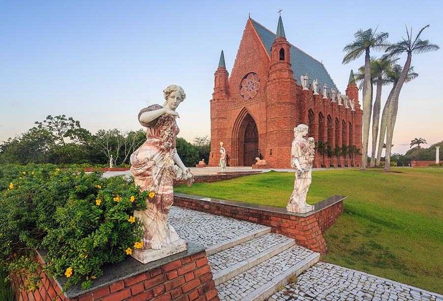 Castelo de Brennad, em Recife, vai servir de cenário para o casamento de Thaila Ayala e Renato Góes 