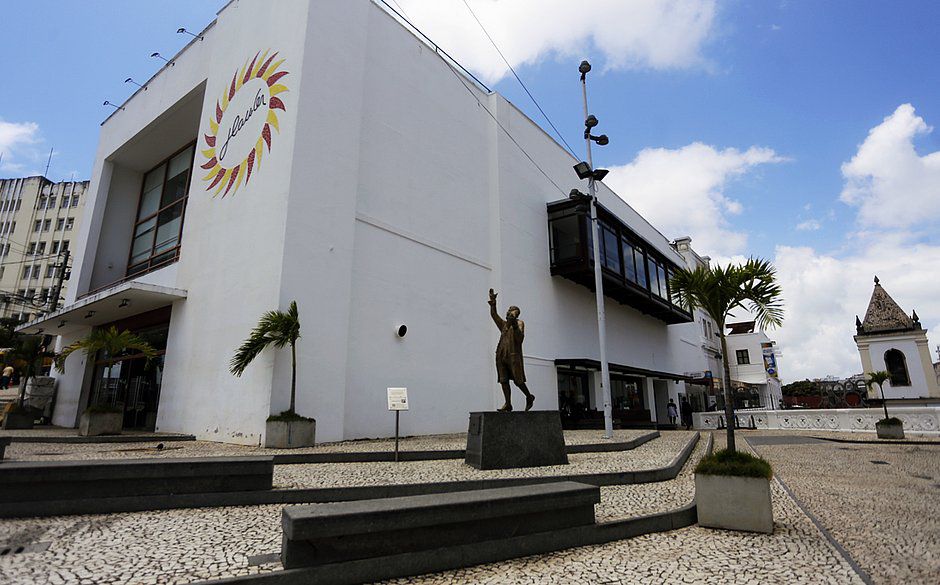 “Lamentável a decisão do Itaú de fechar o Cine Glauber Rocha”, afirma ACM Neto 