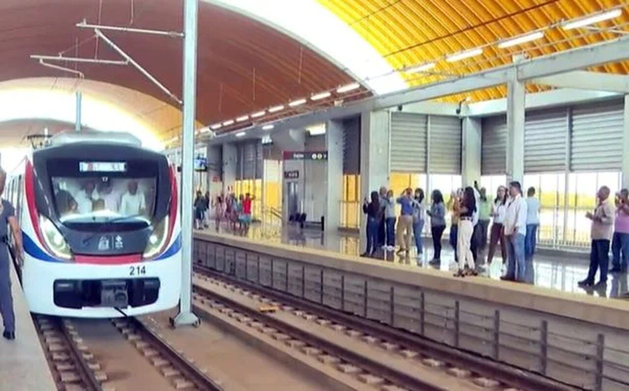 Chuva invade metrô de Salvador e alaga Estação Águas Claras