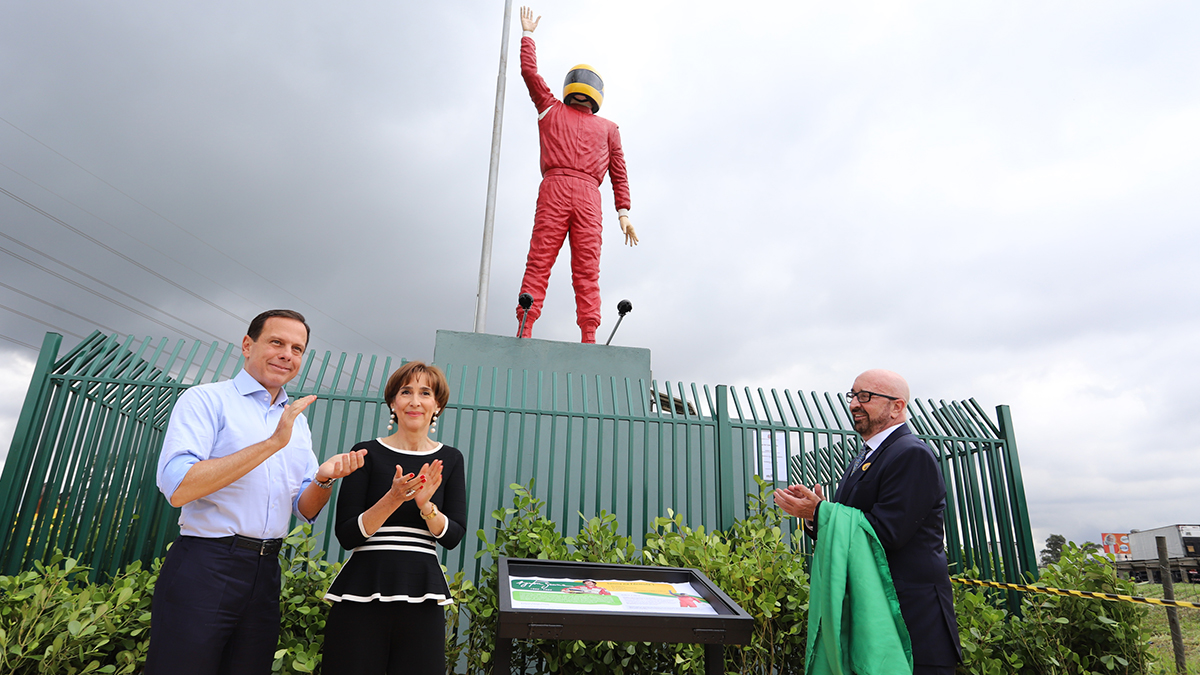 Ayrton Senna ganha estátua no Parque Ecológico do Tietê, em SP
