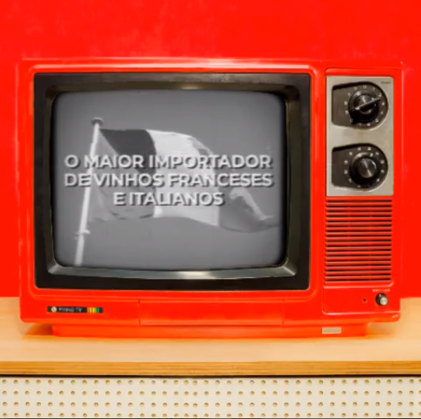 Evino homenageia primeira transmissão experimental de TV no Brasil