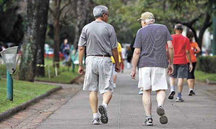 Expectativa de vida no Brasil sobe para 76,8 anos, aponta IBGE