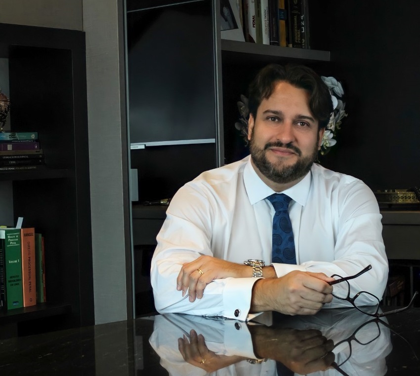 Advogado baiano Fabiano Pimentel conclui pós-doutorado em universidade da Europa 