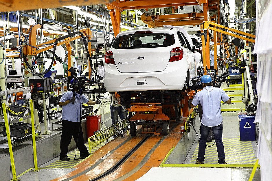 Ford reinicia produção na fábrica de Camaçari 