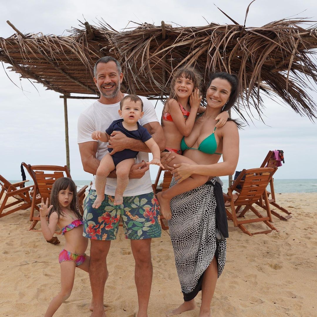 Malvino Salvador passa férias com a família em Trancoso