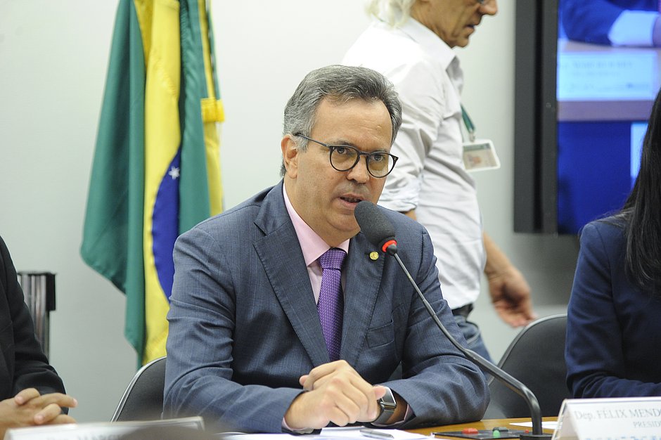 Presidente do PDT apresenta projeto que pode garantir candidatura de Leo Prates