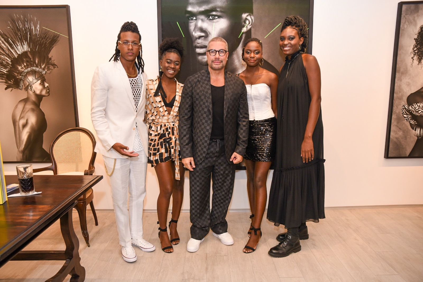 Fernando Torquatto movimenta galeria em Salvador com lançamento de livro que mostra potência da beleza negra; veja fotos