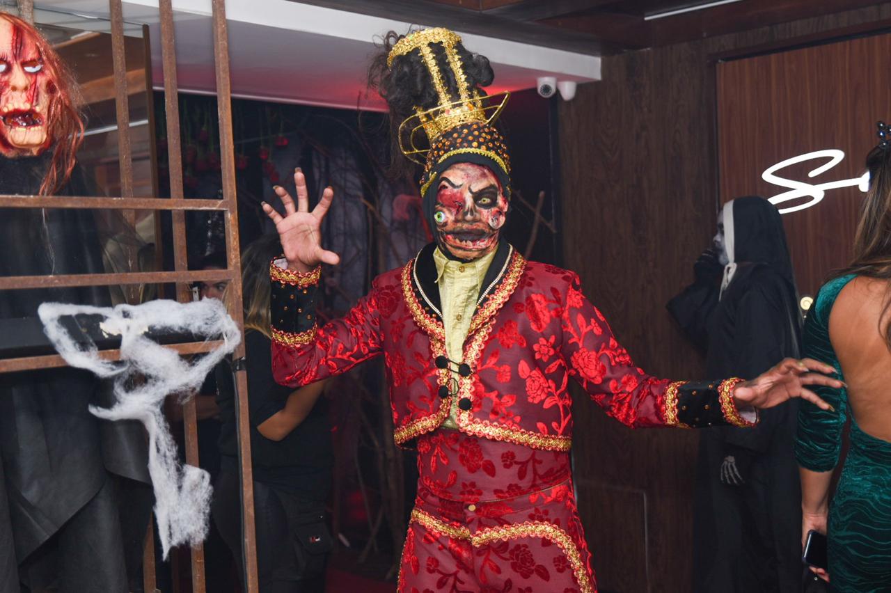 Sette Restaurante, na Ladeira da Barra, promove festa de Halloween com decoração temática; veja fotos  