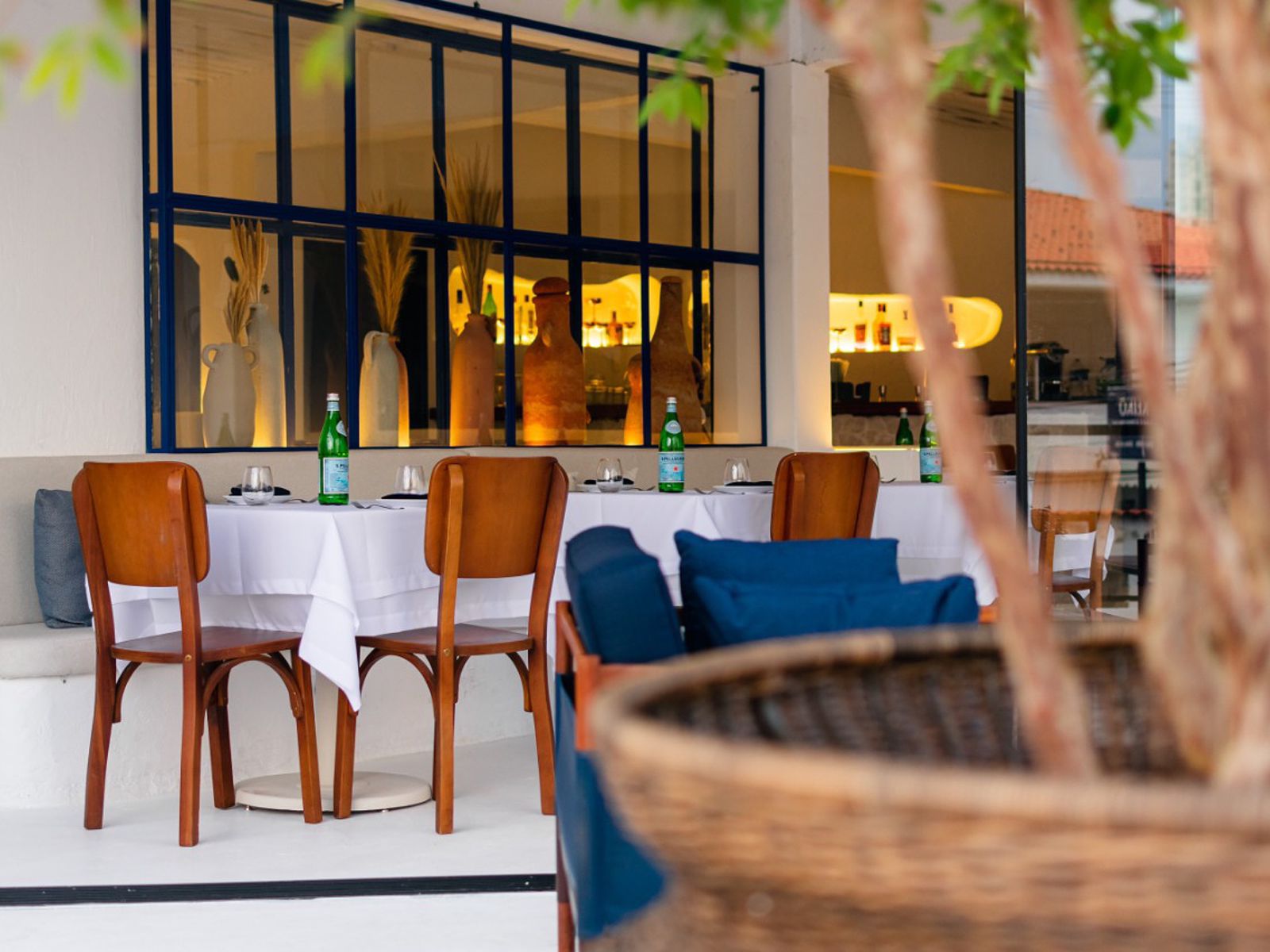 Salvador ganha restaurante contemporâneo inspirado em ilha grega; veja fotos 