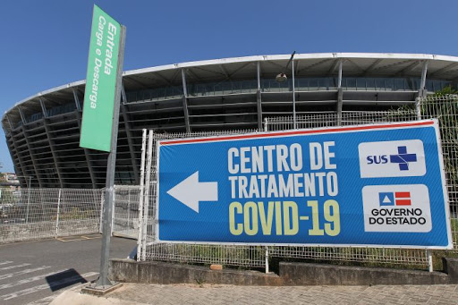 Contêiner para armazenar corpos de vítimas da Covid-19 é instalado na Arena Fonte Nova
