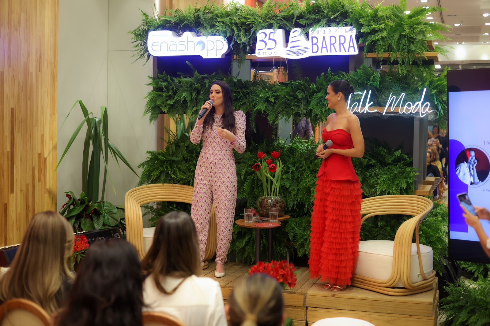 Como criar o guarda-roupa ideal para seu estilo de vida? Shopping Barra promove talk de moda. Veja fotos
