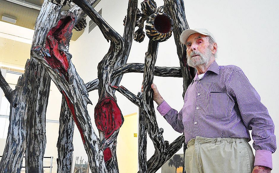 Esculturas de Frans Krajcberg serão vendidas para pagar internação