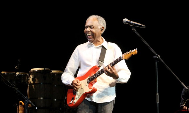 Gilberto Gil esgota show em Paris e agradece: “ Merci, merci, merci”