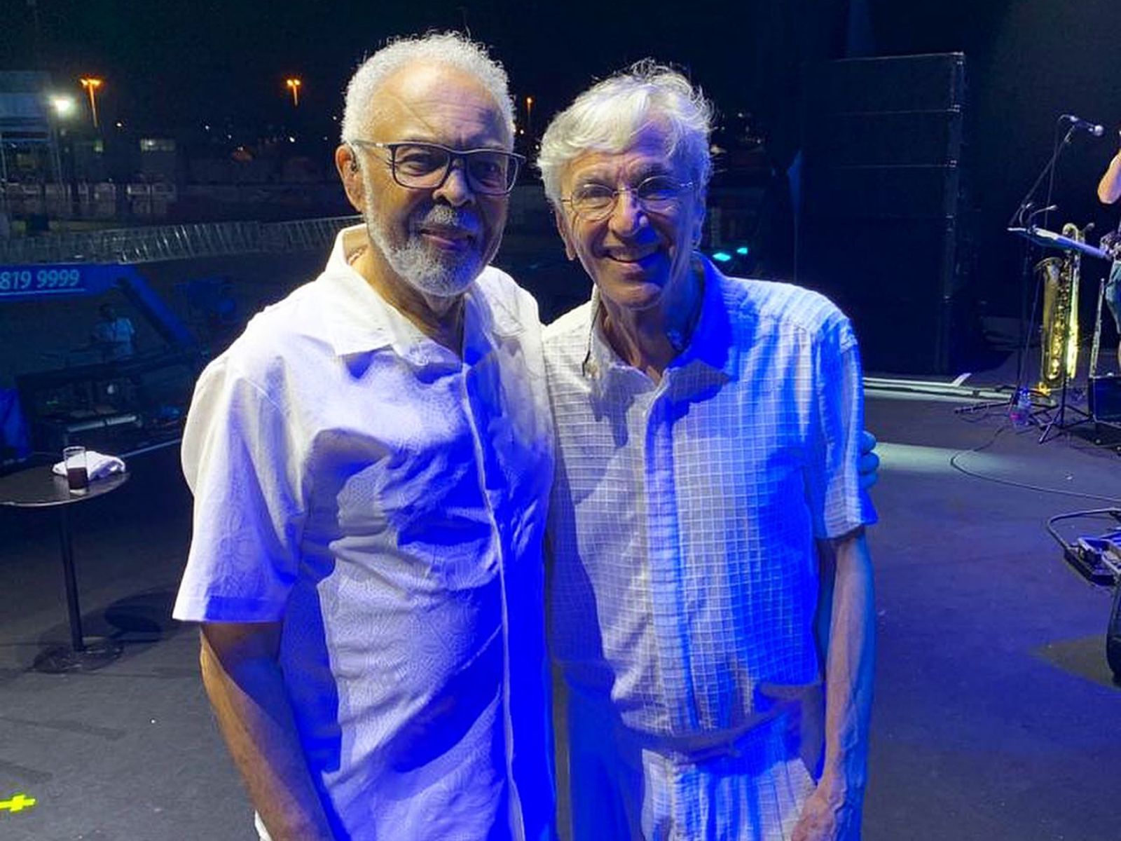 Gilberto Gil e Caetano Veloso fazem passagem de som para show no Festival de Verão 