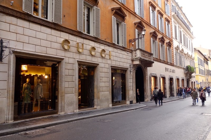 Pela primeira vez, funcionários da Gucci entram em greve em Roma; saiba o motivo