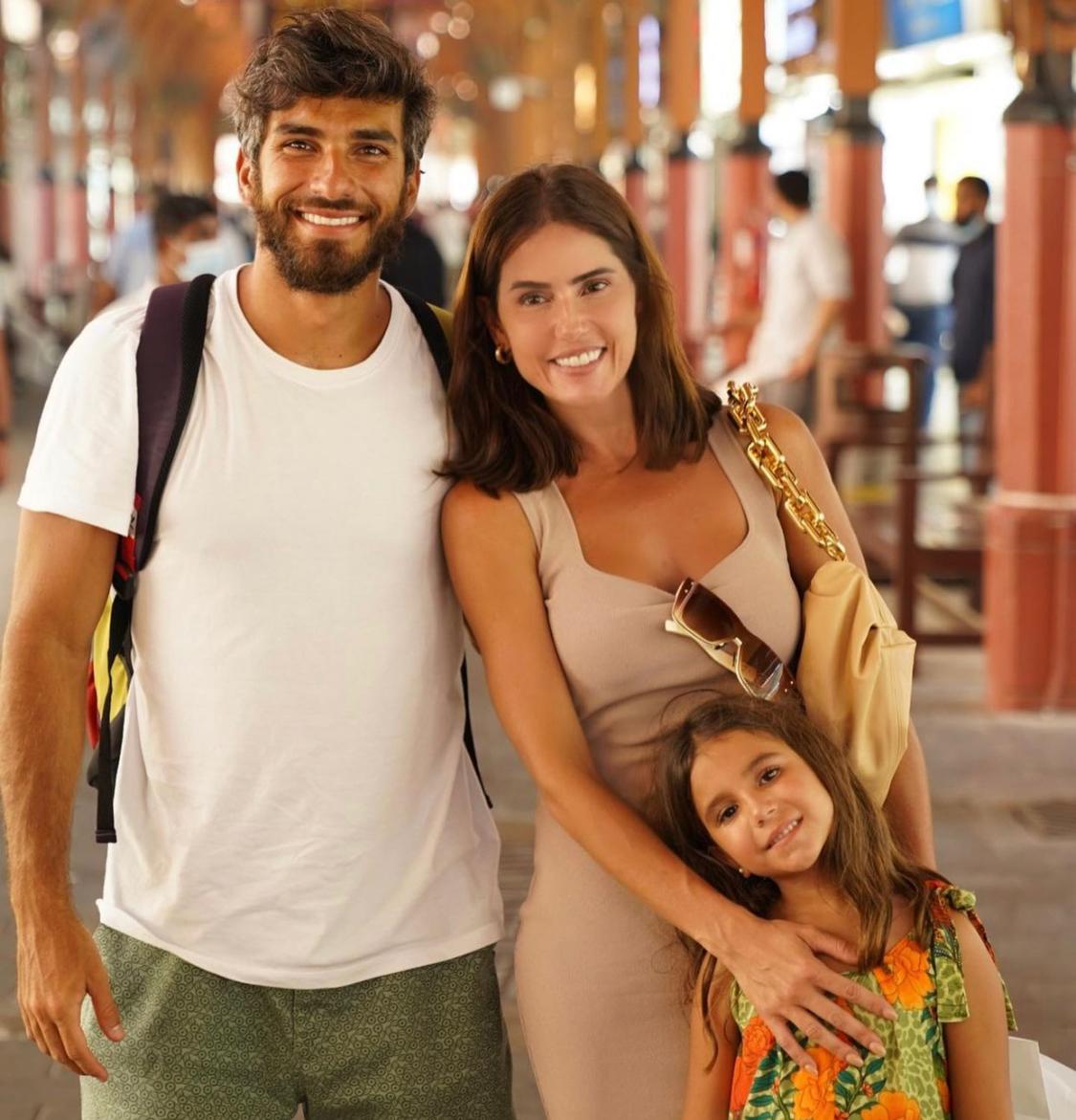 Depois de temporada nas Maldivas, Hugo Moura e Deborah Secco desembarcam em Dubai 