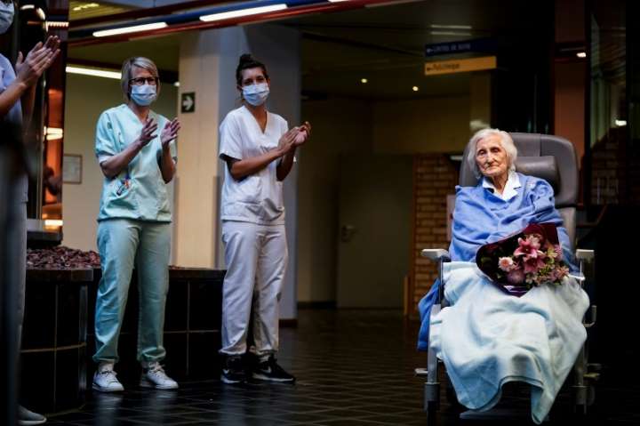 Aos 100 anos, Julia Dewilde supera o coronavírus na Bélgica