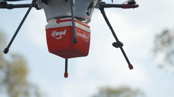 iFood inicia testes para realizar entregas por drones