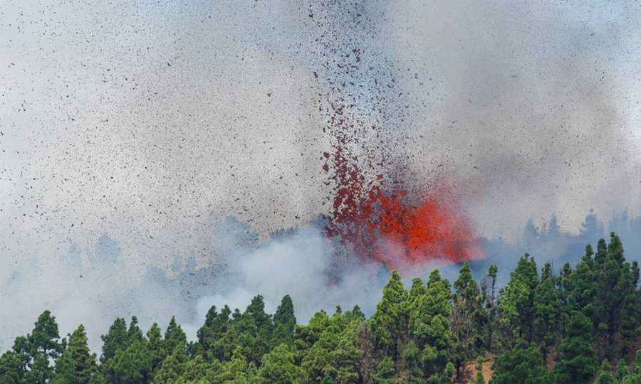 Após dias em estado de alerta, vulcão Cumbre Vieja entra em erupção nas Ilhas Canárias